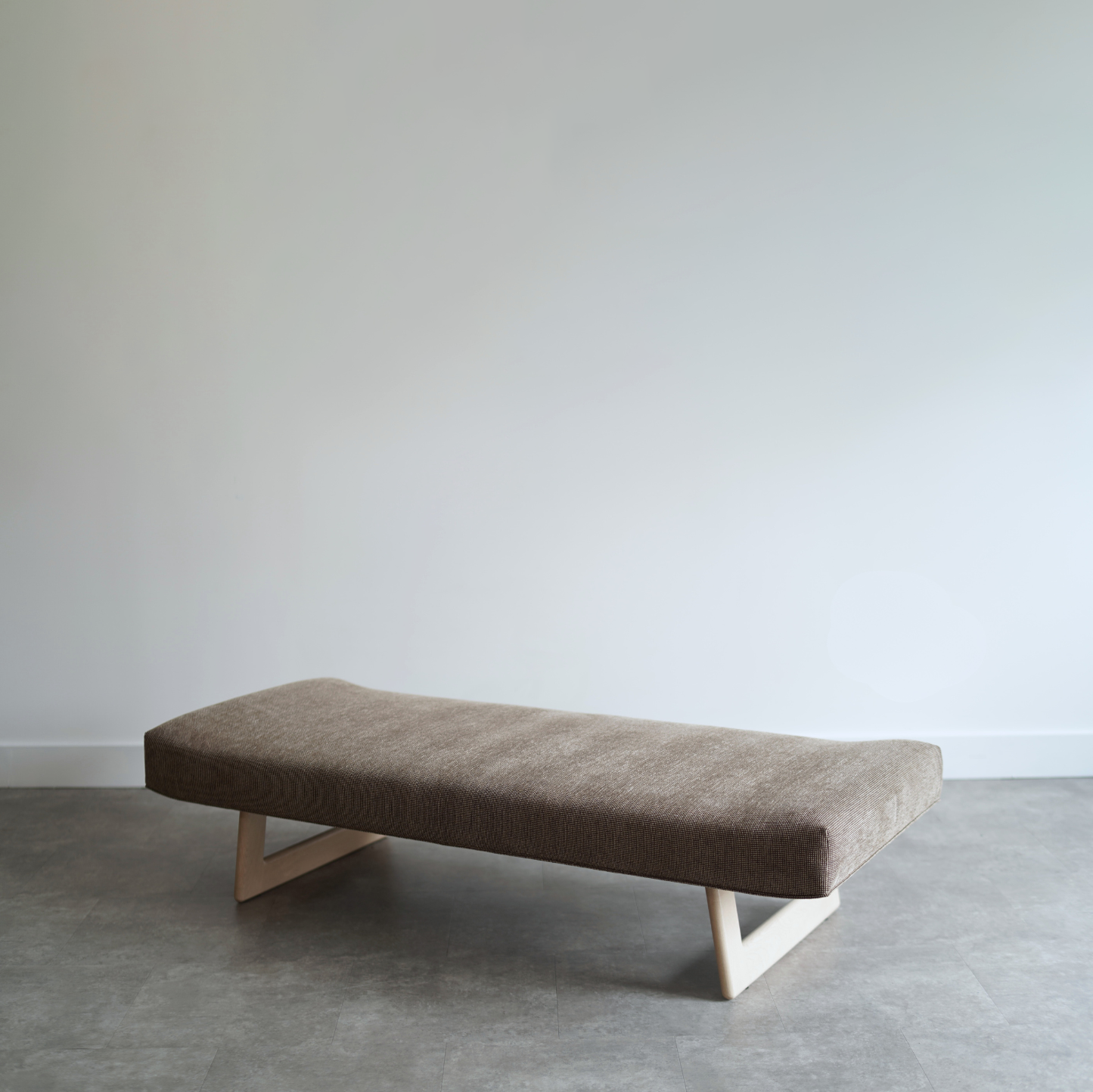 ZEN Daybed in White Oak