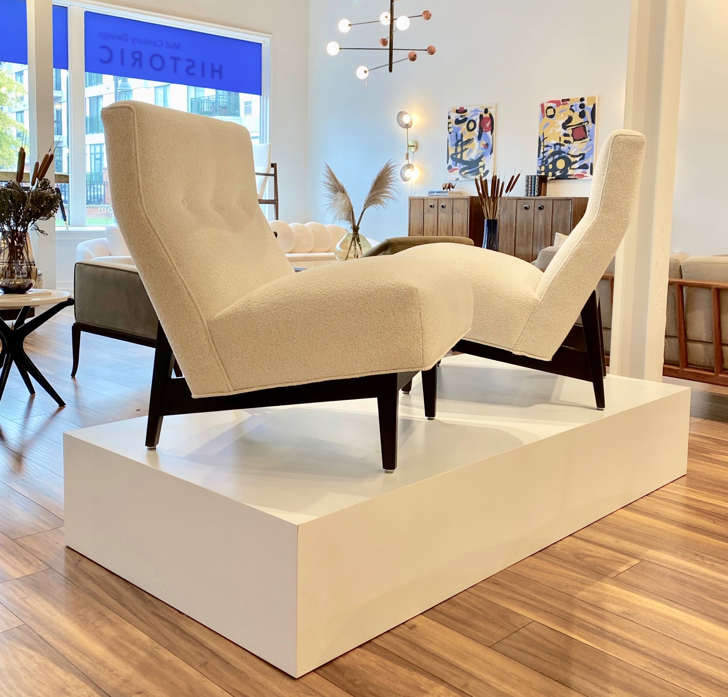 Lounge Chairs & Casual Seating