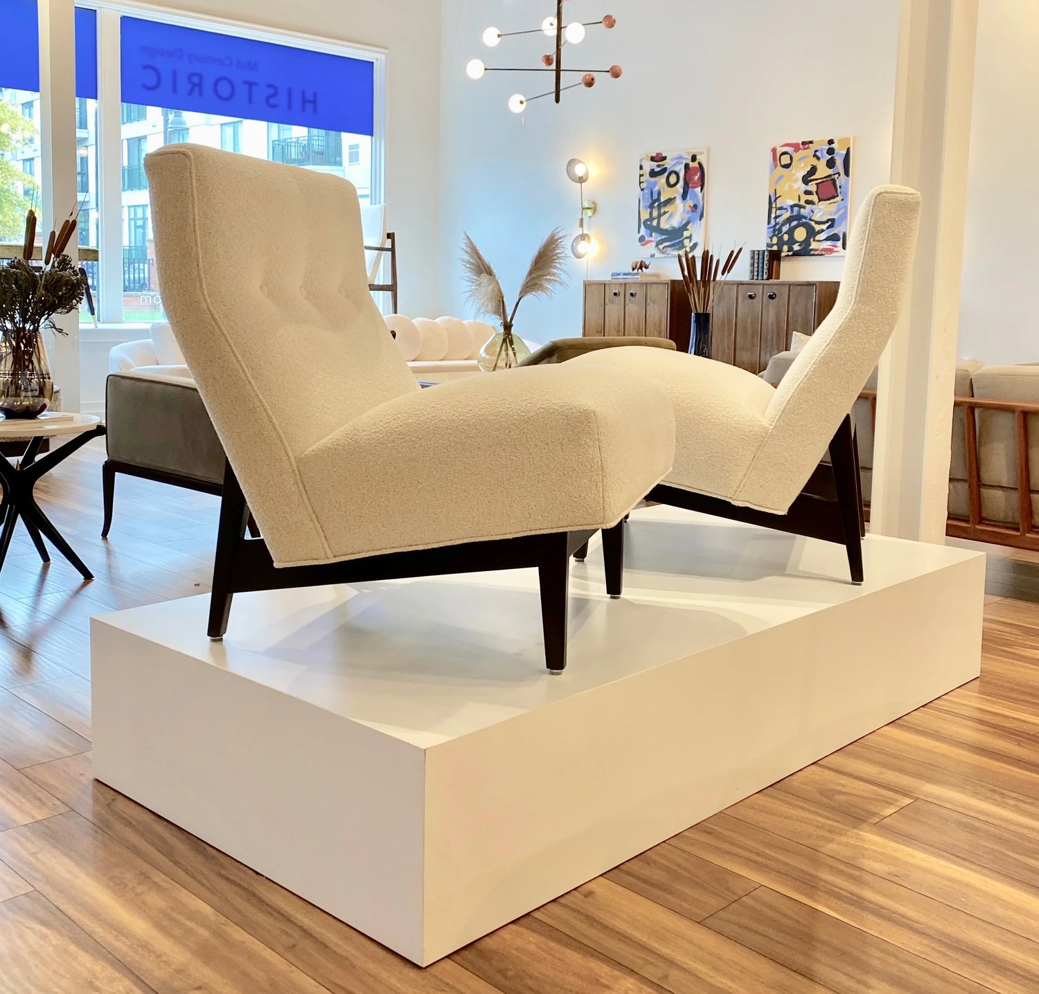 Lounge Chairs & Casual Seating_