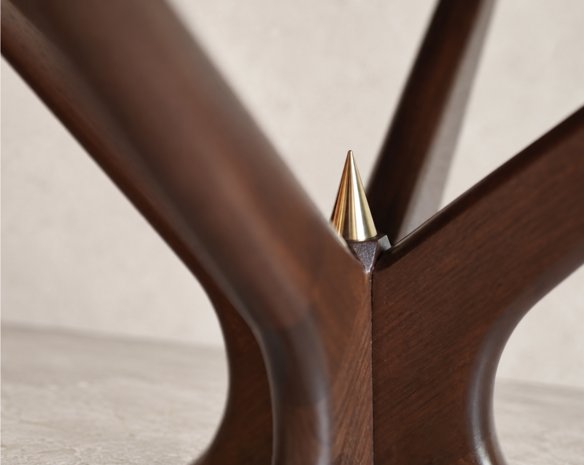 Gazelle Dining Table Series 60 in Natural Walnut
