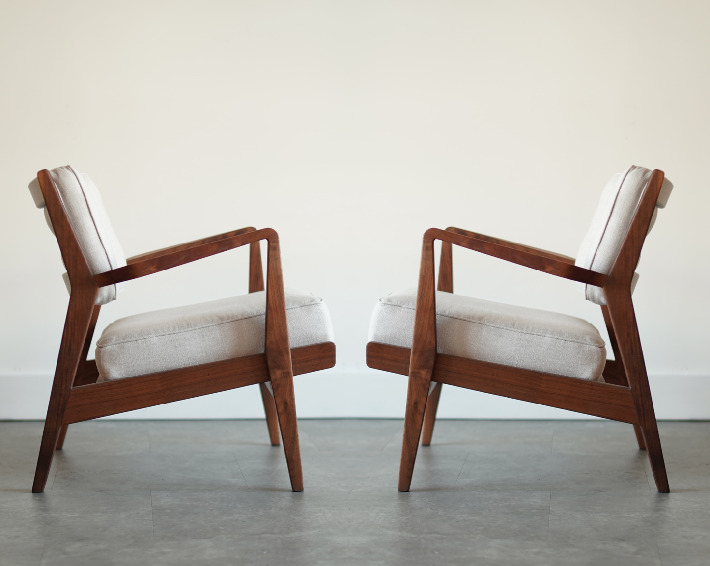 Walnut Lounge Chairs in Grey Linen by Jens Risom, Model U430, C. 1950s