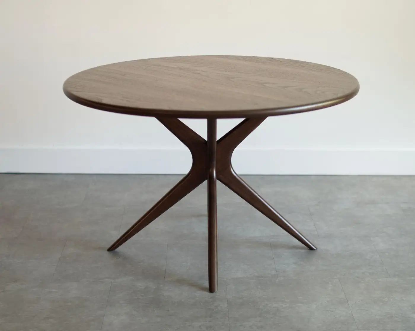 Gazelle Dining Table Series 48 in Special Walnut