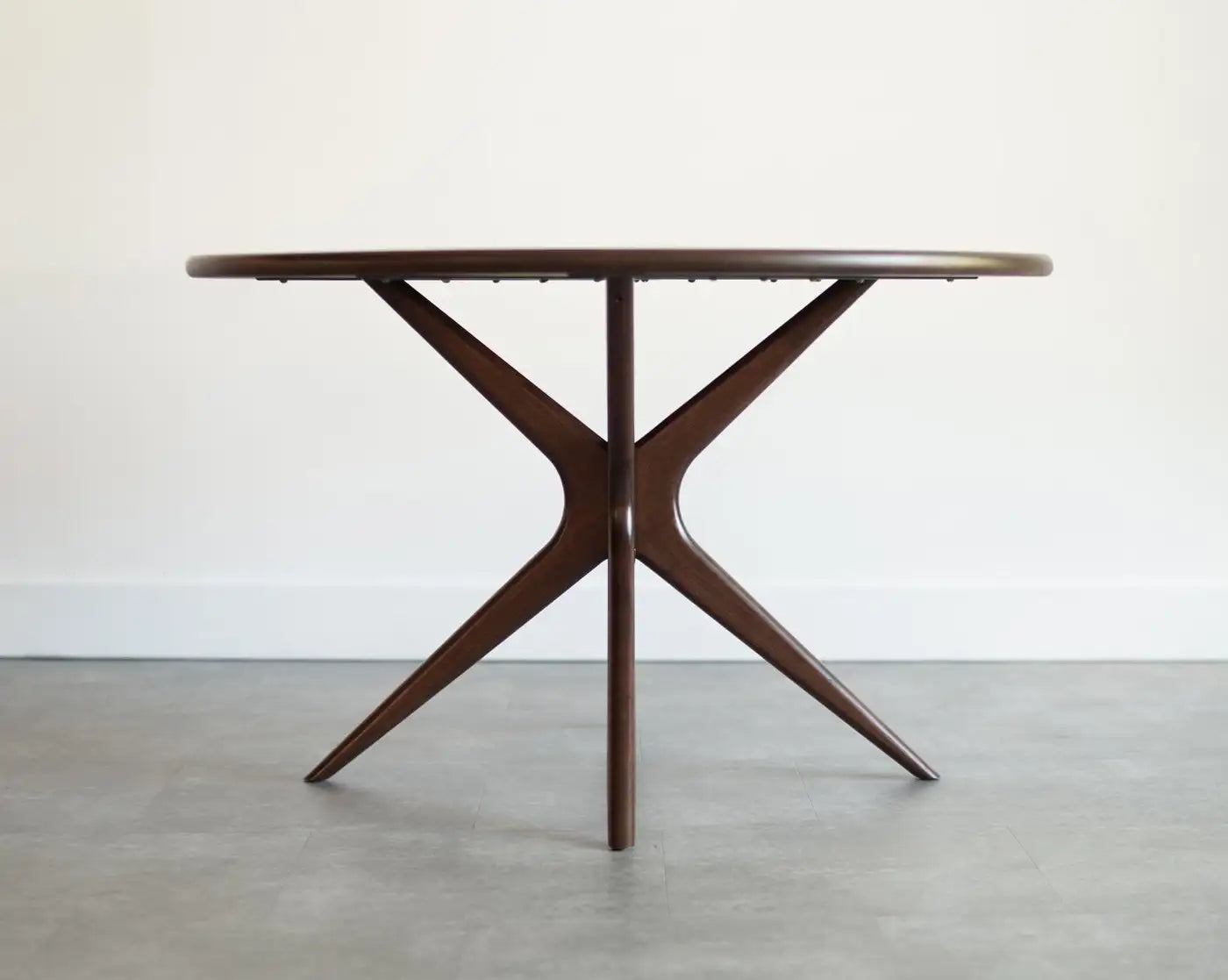 Gazelle Dining Table Series 48 in Special Walnut