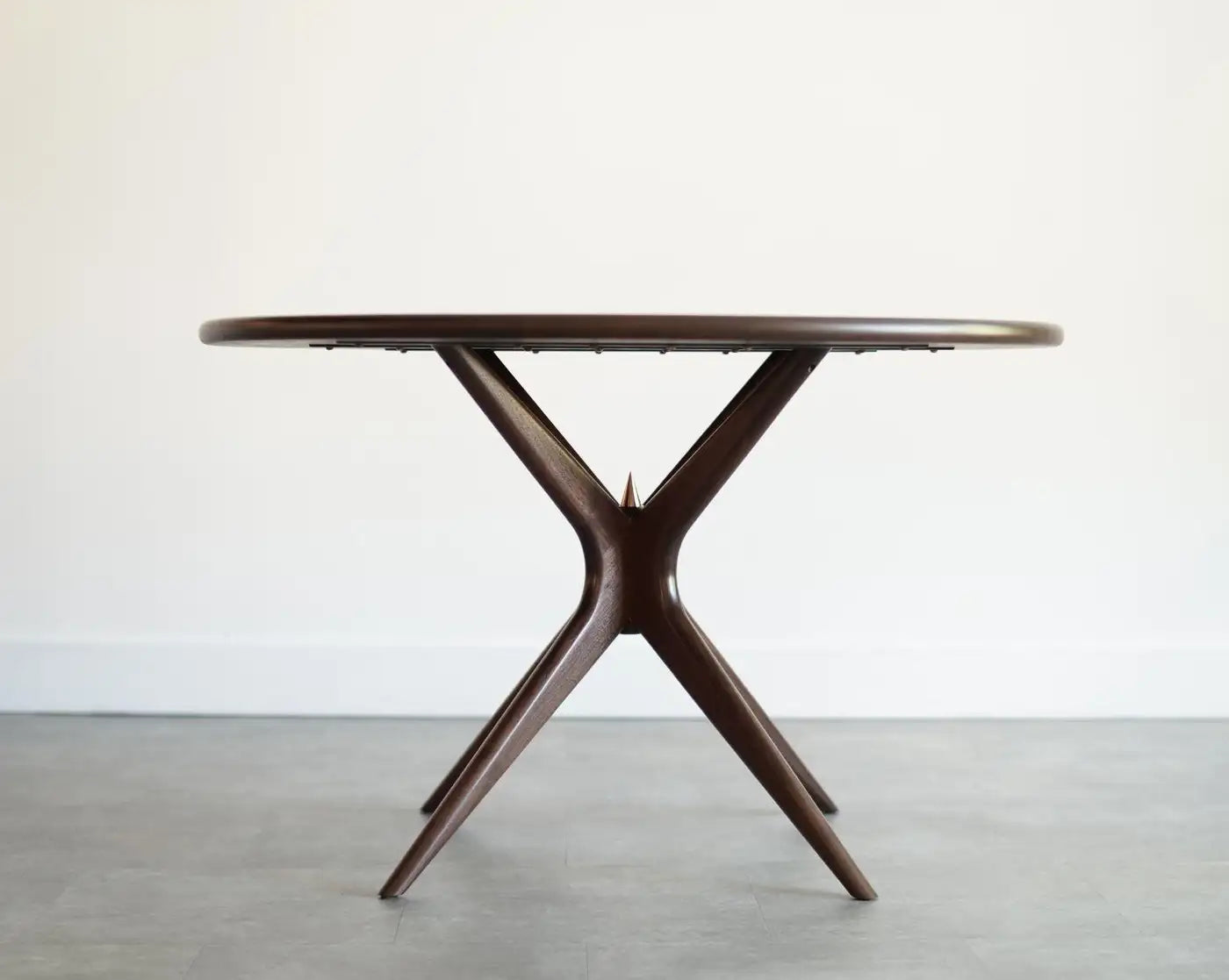 Gazelle Dining Table Series 48 in Special Walnut