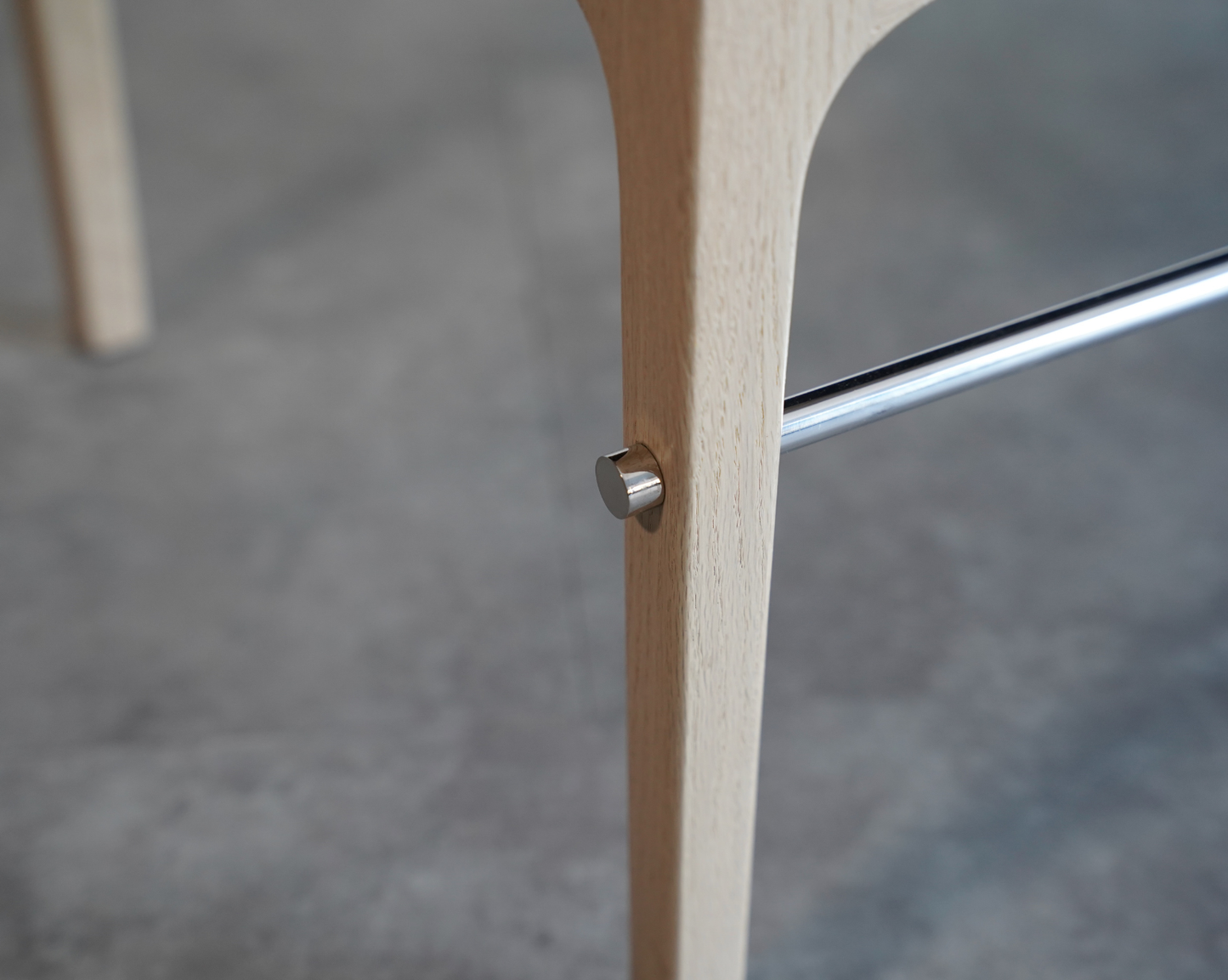 Linear Bench in White Oak Series 60