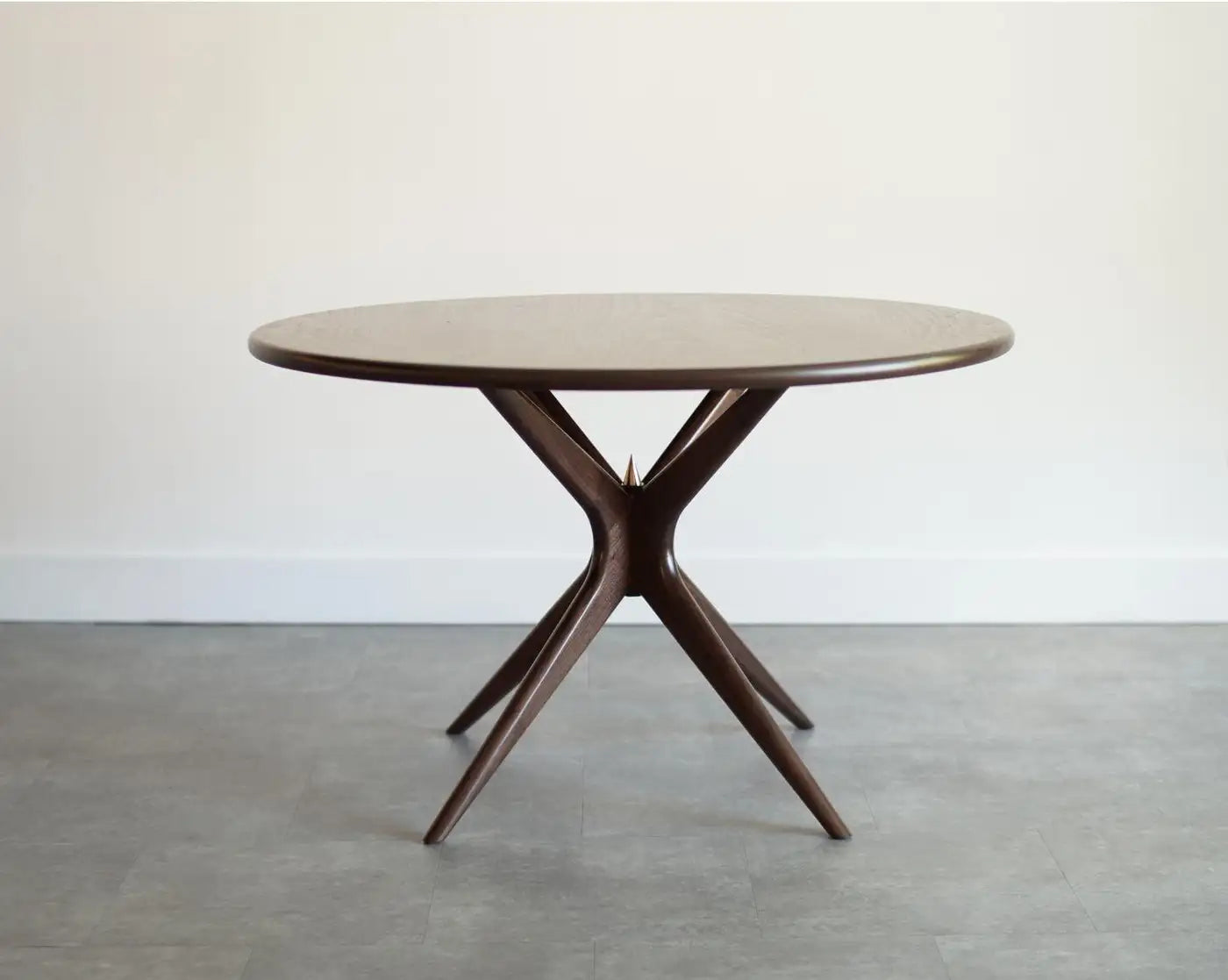 Gazelle Dining Table Series 48 in Special Walnut