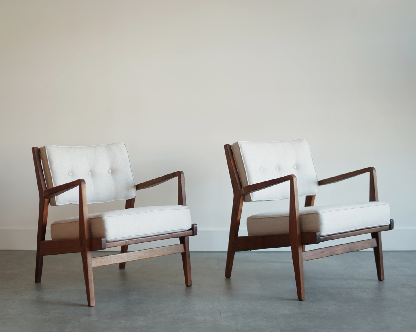 Walnut Lounge Chairs in Grey Linen by Jens Risom, Model U430, C. 1950s