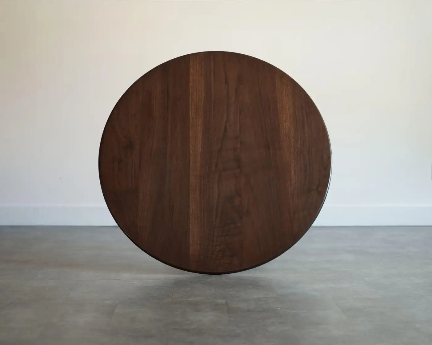 Gazelle Dining Table Series 48 in Special Walnut