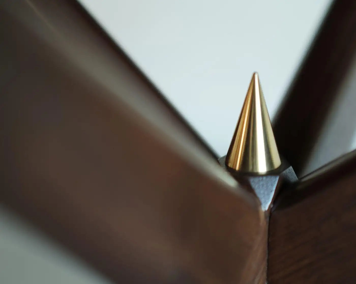 Gazelle Dining Table Series 48 in Special Walnut