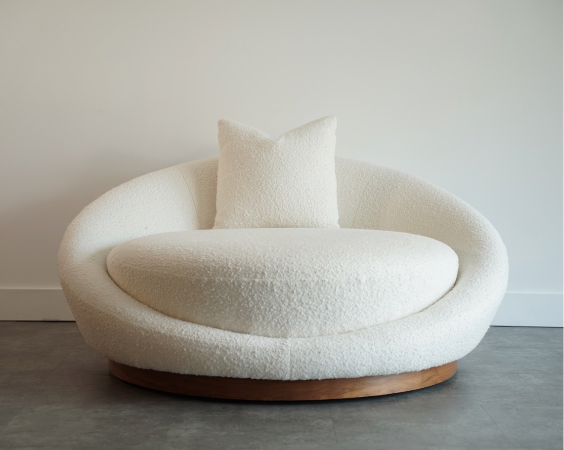 Milo Baughman Satellite Chaise Lounge in Boucle and Walnut, C. 1970s