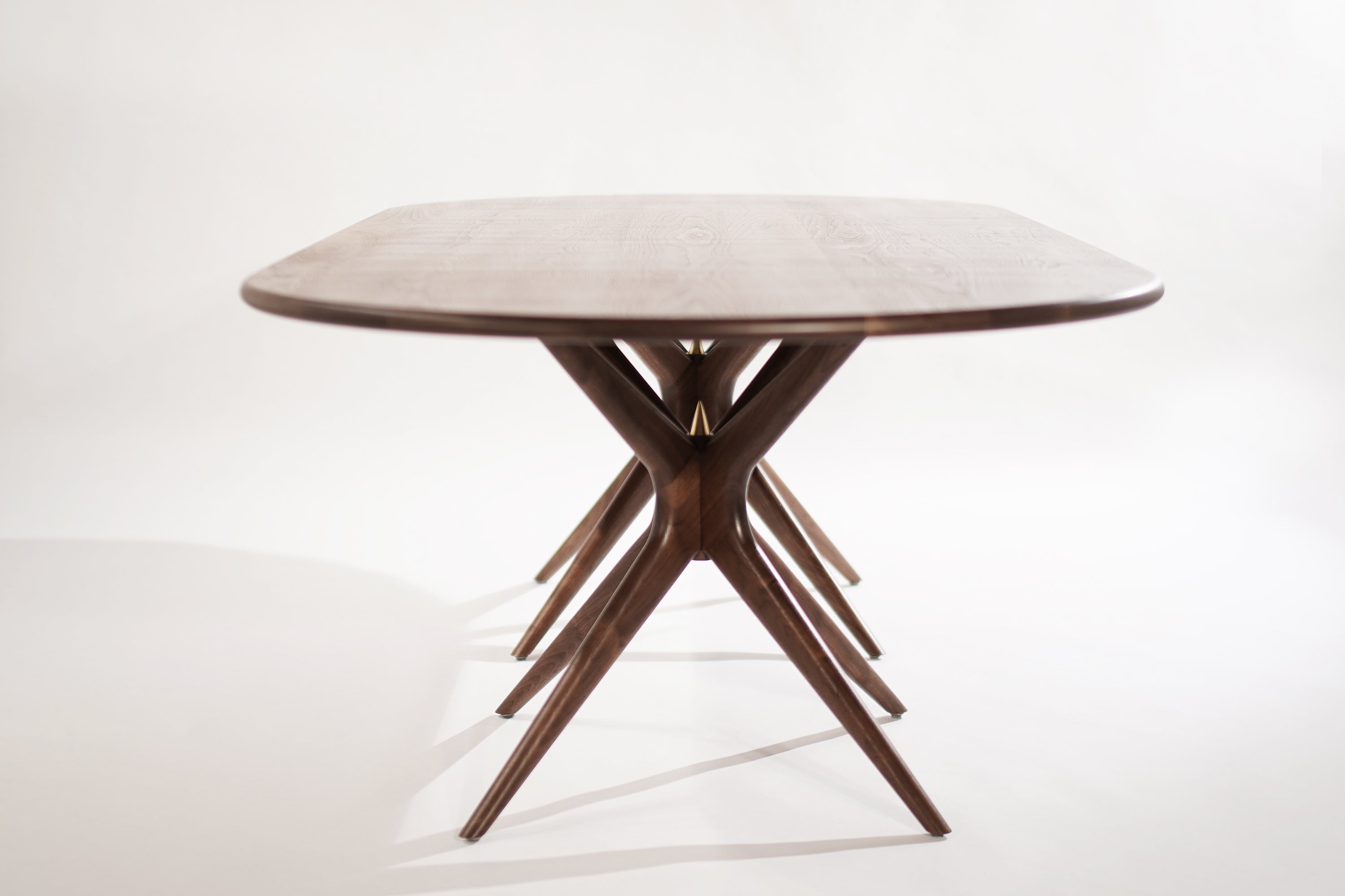 Gazelle Dining Table in Natural Walnut Oval - Thumbnail 4
