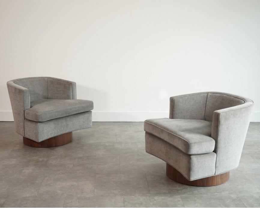 Set of Swivel Chairs in Walnut and Linen by Harvey Probber, C. 1950s