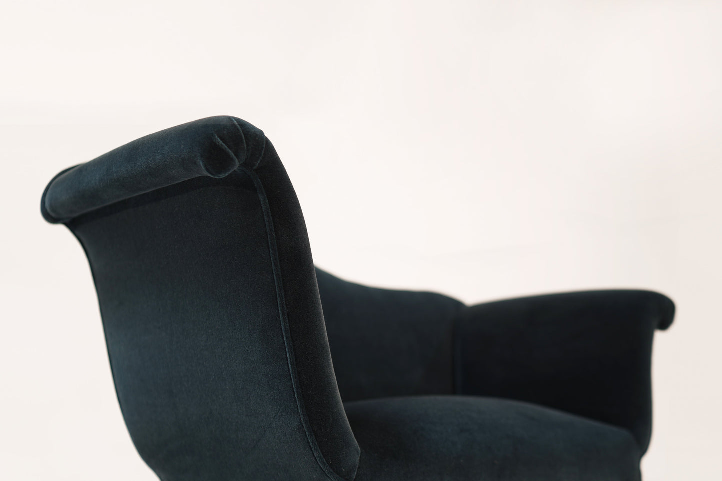 T.H. Robsjohn-Gibbings Attributed Neoclassical Style Klismos Settees, C. 1940s