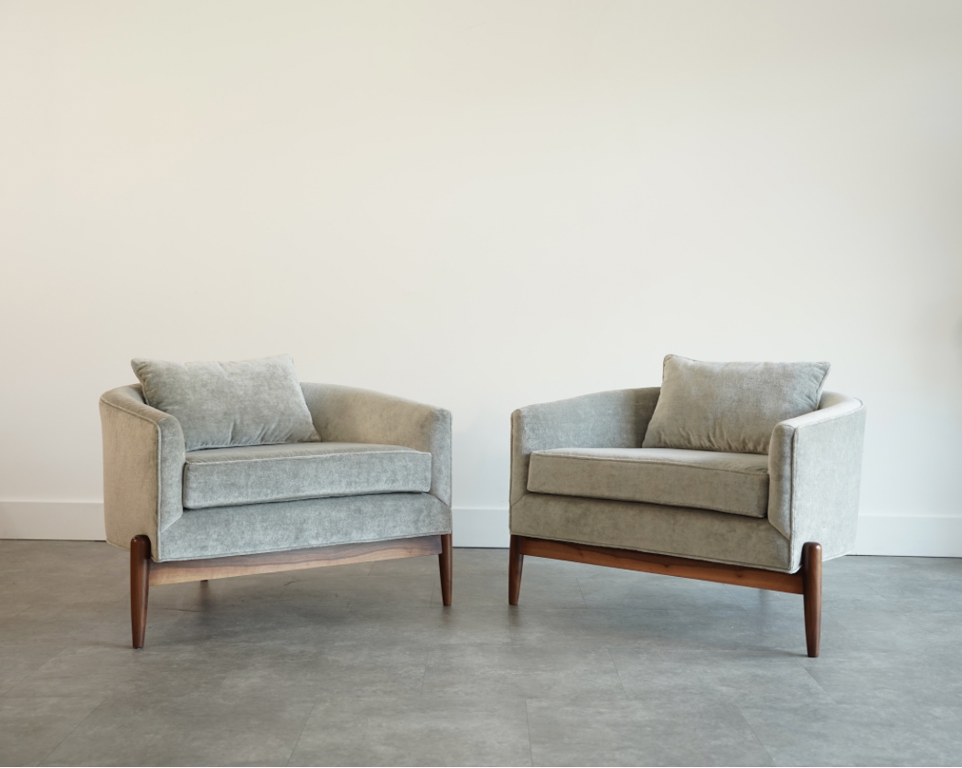 Tripod Barrelback Lounge Chairs in Greige Linen, C. 1950s