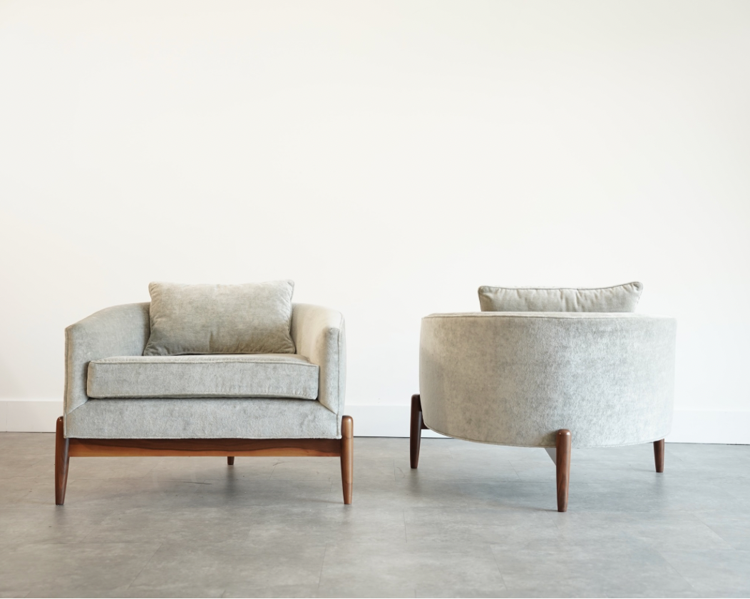 Tripod Barrelback Lounge Chairs in Greige Linen, C. 1950s