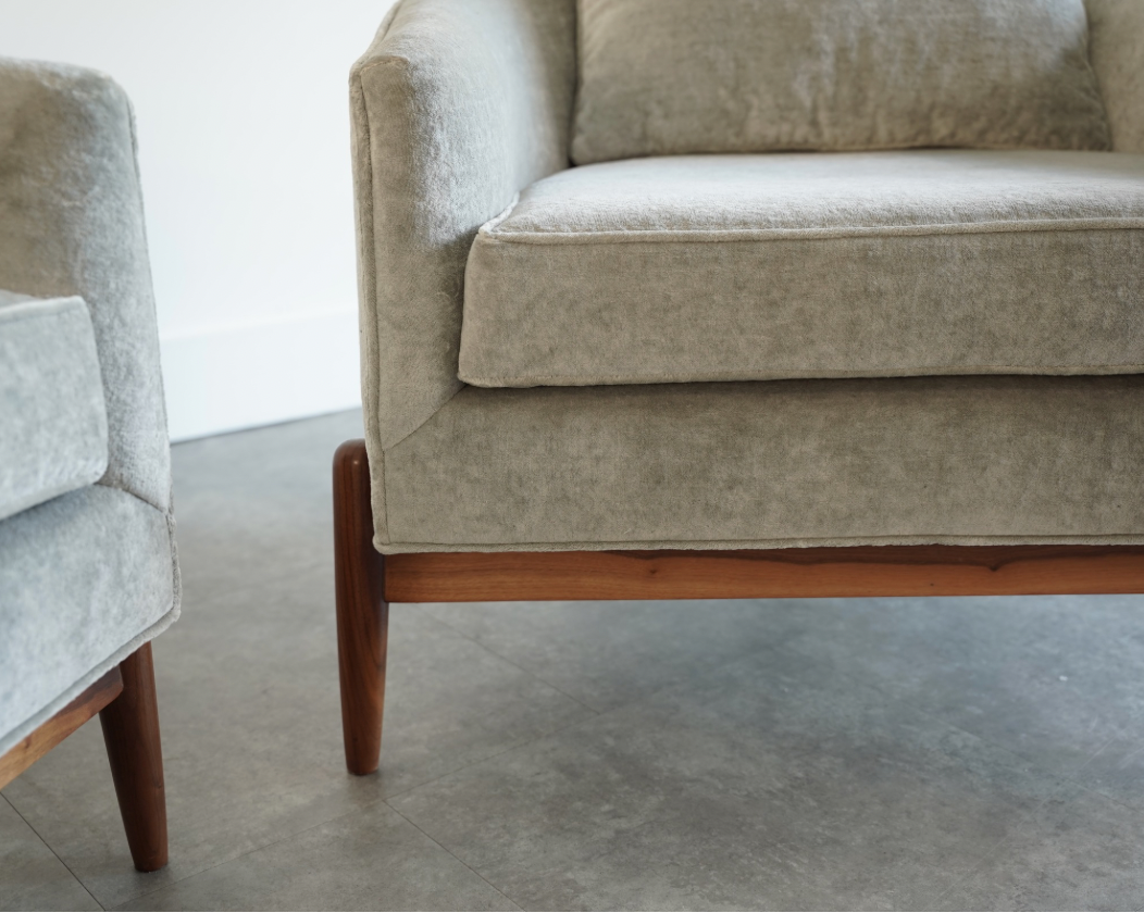 Tripod Barrelback Lounge Chairs in Greige Linen, C. 1950s